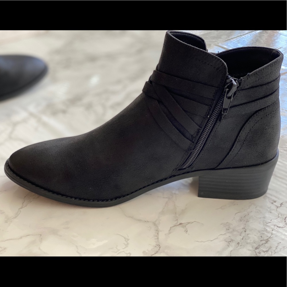 Maurice’s Raven Cross Strap Ankle Booties - Picture 2 of 7